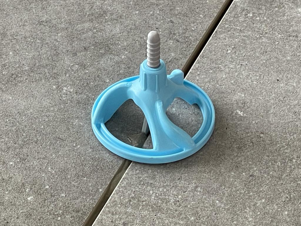 NIvelliersystem24 Zughaube auf einer Gewindelasche